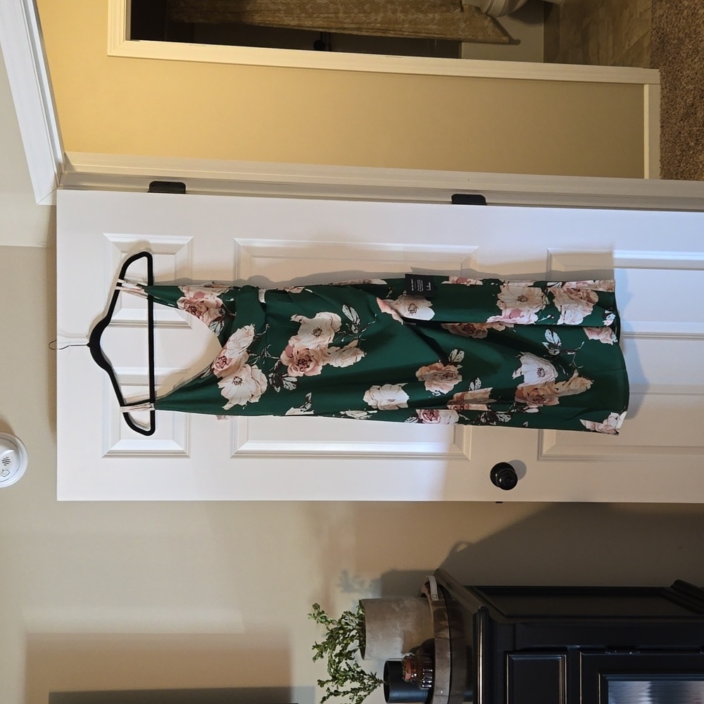 Lulu's Draw You Close Green Floral Sleeveless Surplice Midi Dress size medium